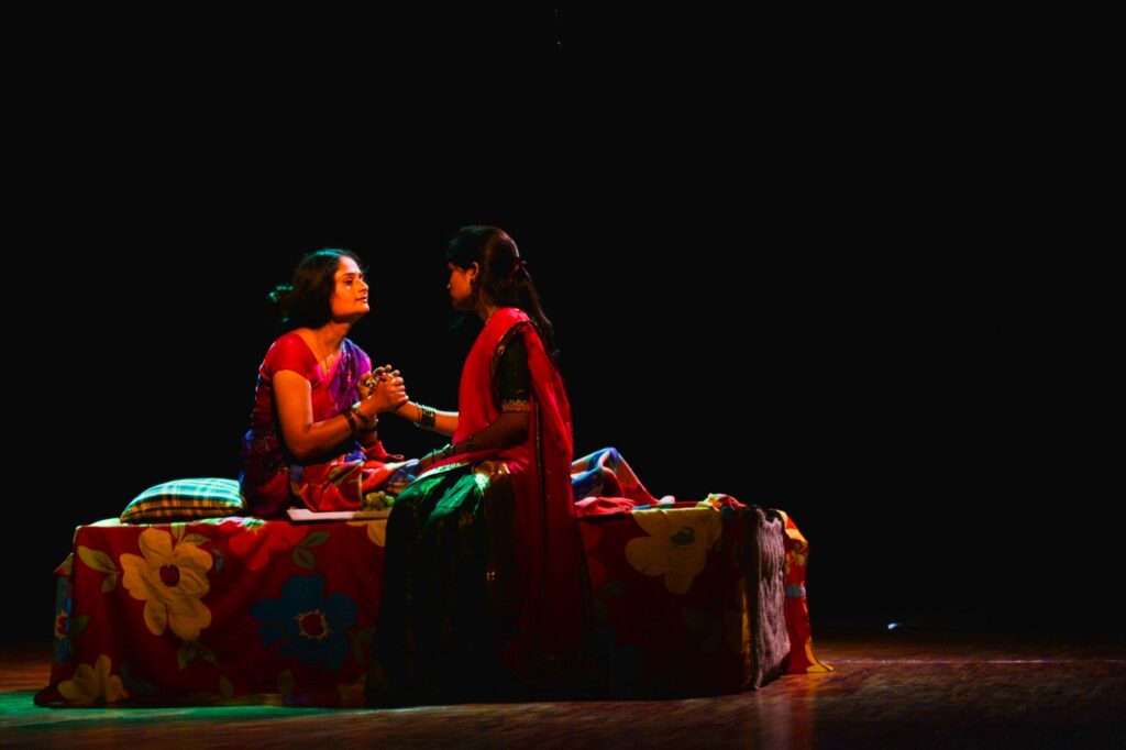 ಹೊಸಕೋಟೆಯಲ್ಲಿ ಜನಮನ ರಂಜಿಸಿದ ‘ಮಾತೆ ಮಹತ್ವ’