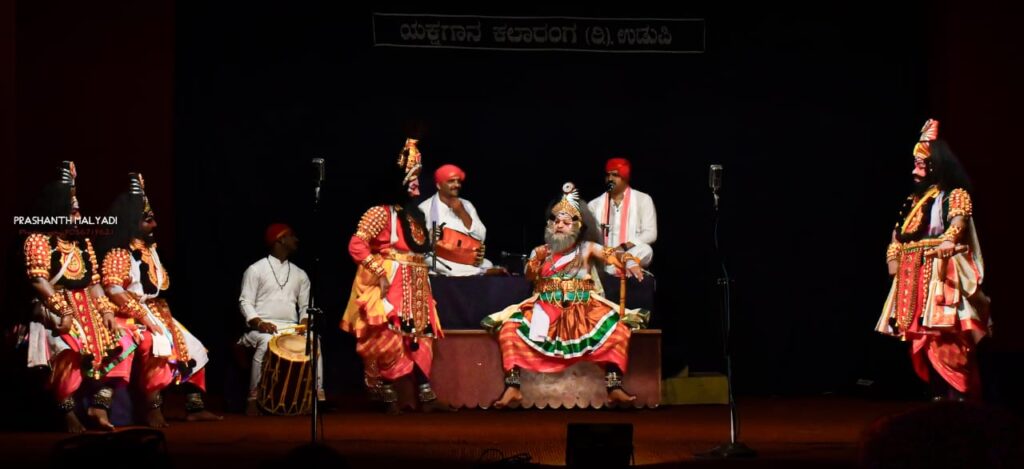 ಜನಮನ ರಂಜಿಸಿದ ‘ಯವಕ್ರೀತೋಪಾಖ್ಯಾನ’ ಯಕ್ಷಗಾನ