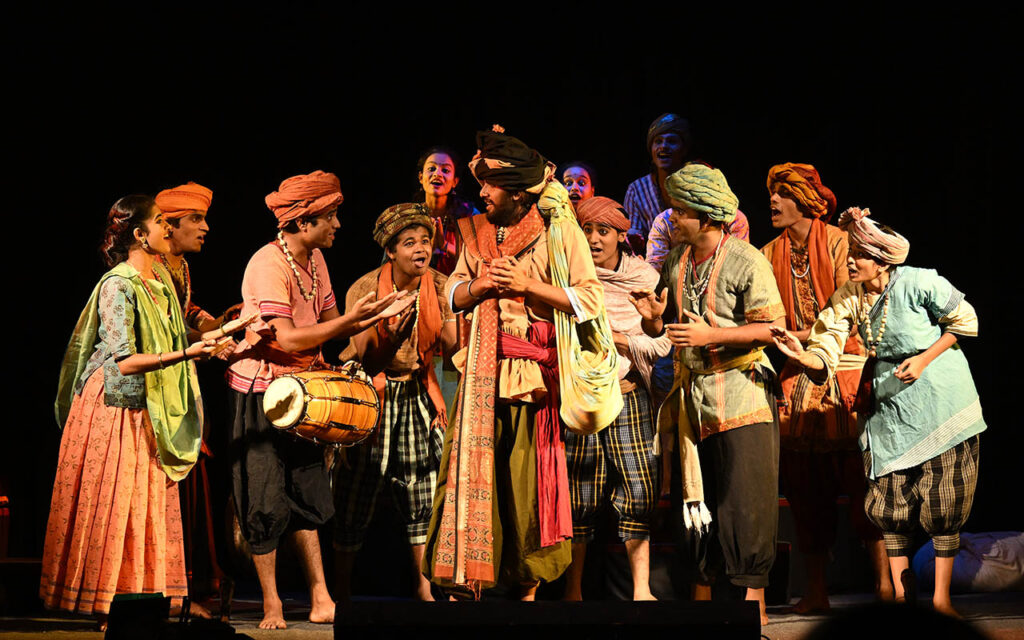 ಆಳ್ವಾಸ್ ಶಿಕ್ಷಣ ಪ್ರತಿಷ್ಠಾನದ ಕಲಾವಿದರಿಂದ ‘ಚಾರುವಸಂತ’ ನಾಟಕದ ಪ್ರಥಮ ಪ್ರದರ್ಶನ