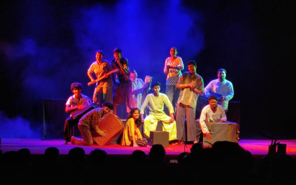 ನಾಟಕ ವಿಮರ್ಶೆ | ‘ಹ್ಯಾಂಗ್ ಆನ್’ – “ಈ ಸಮಯ ಕಳೆದುಹೋಗುತ್ತದೆ – This moment will also pass”