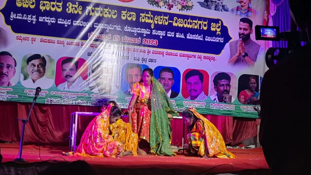 ಹಂಪಿ ನಗರಿಯಲ್ಲಿ ರಂಗ ಚೇತನದ ಚಿಣ್ಣರ ತಂಡದಿಂದ ‘ಒಪ್ಪಂದ’ ನಾಟಕ ಪ್ರದರ್ಶನ