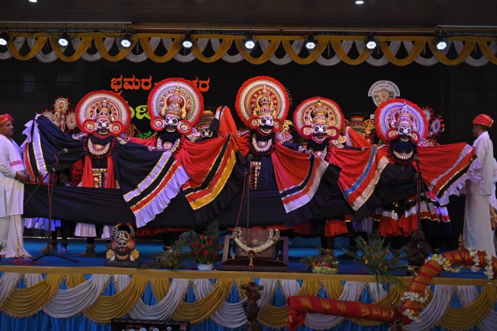 ಕಟೀಲಿನ ಶ್ರೀ ವಿದ್ಯಾ ಸಭಾಭವನದಲ್ಲಿ ಭ್ರಮರ-ಇಂಚರ ನುಡಿಹಬ್ಬ