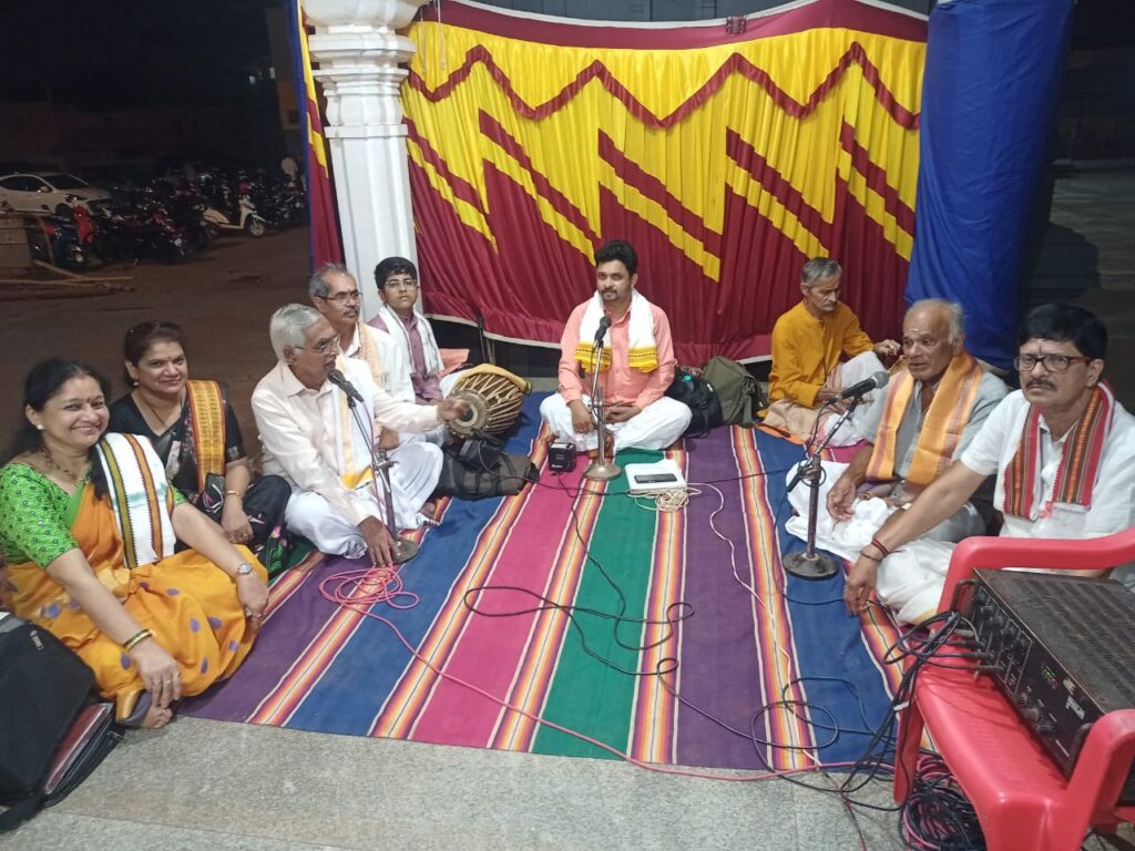 ಪುತ್ತೂರಿನ ಮಹತೋಭಾರ ಶ್ರೀ ಮಹಾಲಿಂಗೇಶ್ವರ ದೇವಸ್ಥಾನದಲ್ಲಿ ‘ಪಾದುಕಾ ಪ್ರದಾನ’ ತಾಳಮದ್ದಳೆ