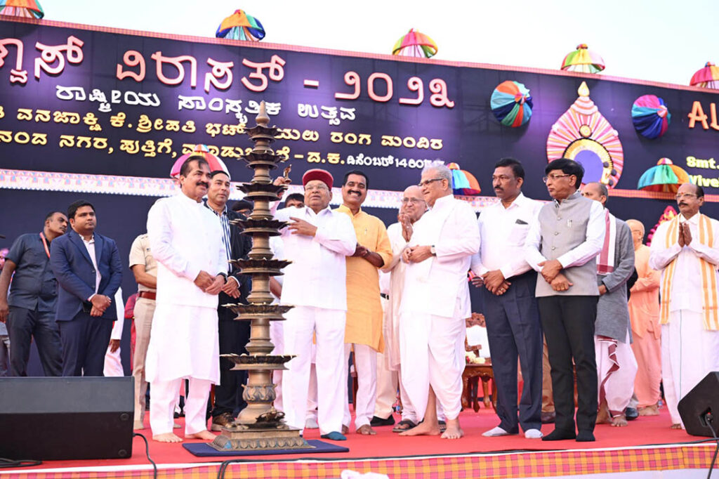 ಅದ್ದೂರಿಯಾಗಿ ಚಾಲನೆಗೊಂಡ ‘ಆಳ್ವಾಸ್ ವಿರಾಸತ್’ನಲ್ಲಿ ಶ್ರದ್ಧಾ ಭಕ್ತಿಯ ಮೆರುಗು ನೀಡಿದ ಸಾಂಸ್ಕೃತಿಕ ರಥ ಸಂಚಲನ