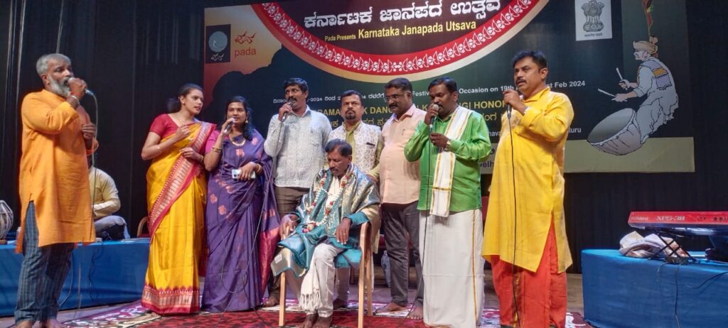 ‘ಕರ್ನಾಟಕ ಜಾನಪದ ಉತ್ಸವ’ದಲ್ಲಿ ಜಾನಪದ ನೃತ್ಯ ಮತ್ತು ಗಾಯನ
