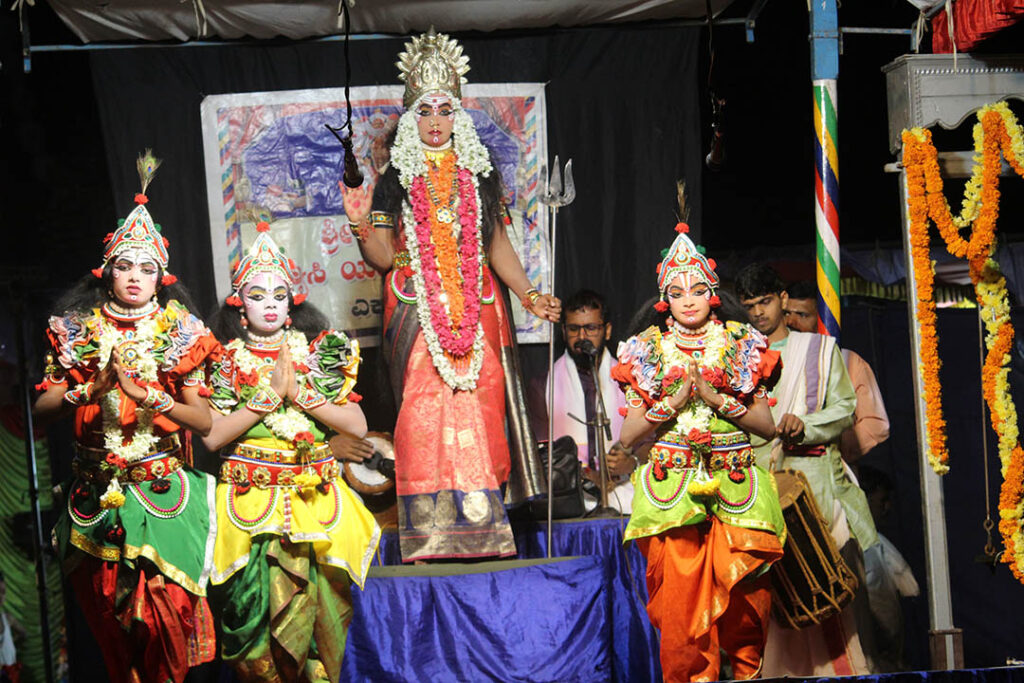 ಎಕ್ಕಾರಿನಲ್ಲಿ ಭ್ರಾಮರಿ ಹವ್ಯಾಸಿ ಯಕ್ಷಗಾನ ಬಳಗದ ವಾರ್ಷಿಕೋತ್ಸವ