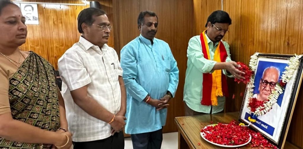 ಕ.ಸಾ.ಪ. ವತಿಯಿಂದ ಗುರುಲಿಂಗ ಕಾಪಸೆಯವರಿಗೆ ನುಡಿ ನಮನ