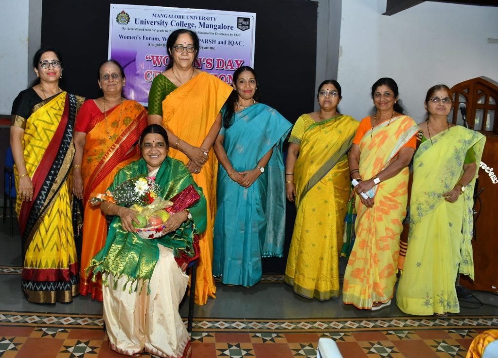 ವಿವಿ ಕಾಲೇಜಿನಲ್ಲಿ  ಭುವನೇಶ್ವರಿ ಹೆಗಡೆಗೆ ಸನ್ಮಾನ