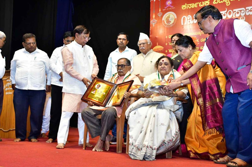 ‘ಸಿರಿಗನ್ನಡಂ ಗೆಲ್ಗೆ ರಾ. ಹ. ದೇಶಪಾಂಡೆ’ ಪ್ರಶಸ್ತಿ ಸ್ವೀಕರಿಸಿದ ಸಾಹಿತಿ ಡಾ. ನಾ. ಮೊಗಸಾಲೆ