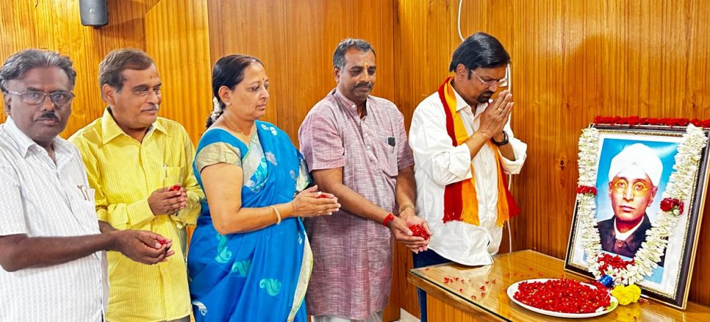 ಬೆಂಗಳೂರಿನ ಕನ್ನಡ ಸಾಹಿತ್ಯ ಪರಿಷತ್ತಿನಲ್ಲಿ ಫ.ಗು. ಹಳಕಟ್ಟಿಯವರ 144ನೆಯ ಜನ್ಮದಿನೋತ್ಸವ