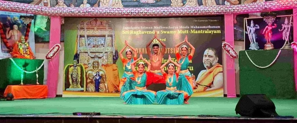 ಆಂಧ್ರಪ್ರದೇಶದ ರಾಘವೇಂದ್ರ ಸ್ವಾಮಿ ಮಠದಲ್ಲಿ ‘ನೃತ್ಯೋಹಂ’ ಭರತನಾಟ್ಯ ಕಾರ್ಯಕ್ರಮ