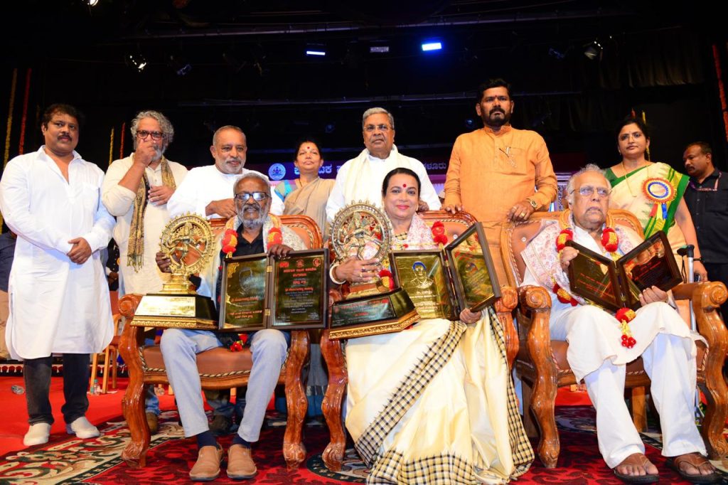 ಬೆಂಗಳೂರಿನ ರವೀಂದ್ರ ಕಲಾ ಕ್ಷೇತ್ರದಲ್ಲಿ ವಾರ್ಷಿಕ ಪ್ರಶಸ್ತಿ ಪ್ರದಾನ ಸಮಾರಂಭ