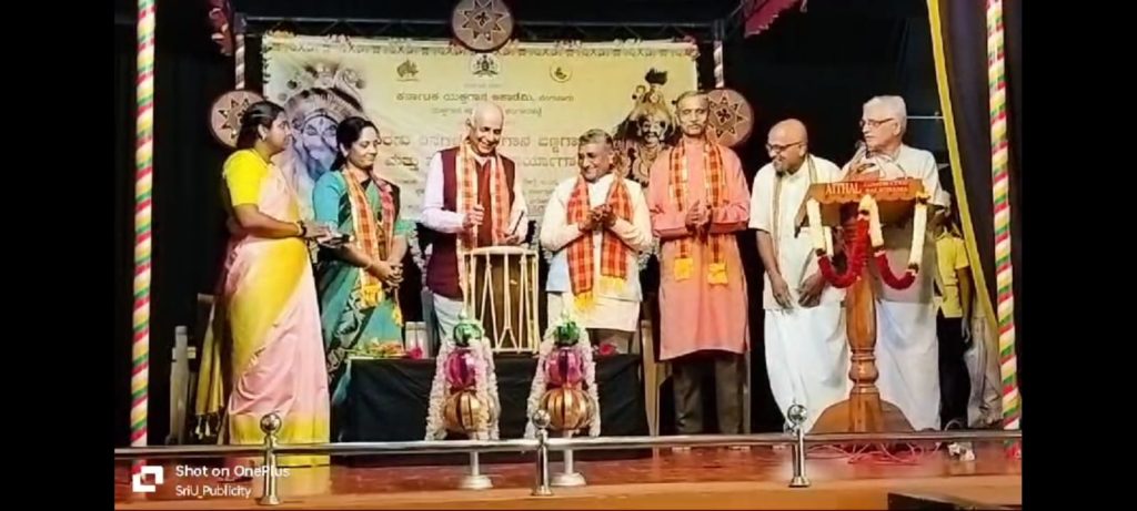ಸದಾನಂದ ರಂಗಮಂಟಪದಲ್ಲಿ ಯಕ್ಷಗಾನ ಬಣ್ಣಗಾರಿಕೆ ಮತ್ತು ವೇಷಗಾರಿಕೆ ಕಾರ್ಯಾಗಾರ