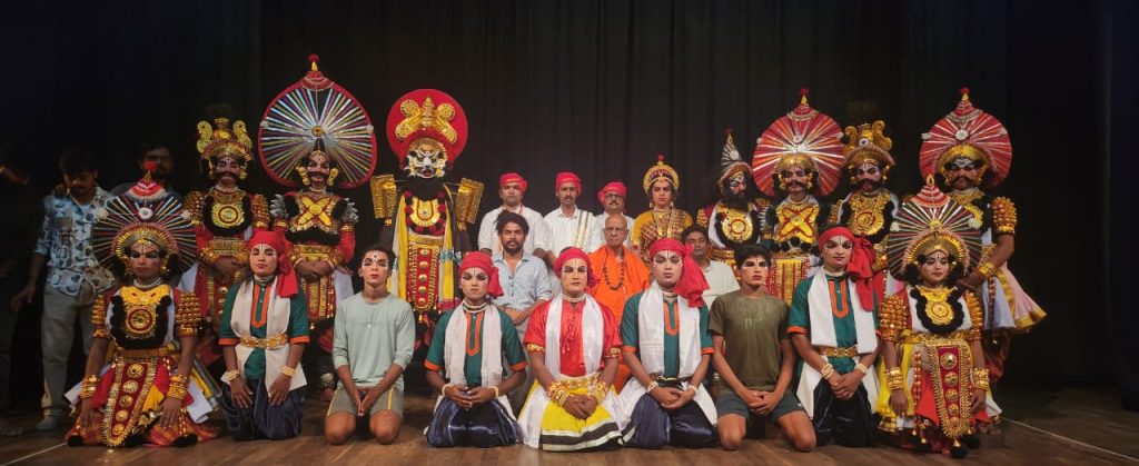 ಶ್ರೀ ಶಿವಕುಮಾರ ರಂಗಪ್ರಯೋಗ ಶಾಲೆಯ ವಿದ್ಯಾರ್ಥಿಗಳಿಂದ ಯಕ್ಷಗಾನ ಪ್ರದರ್ಶನ