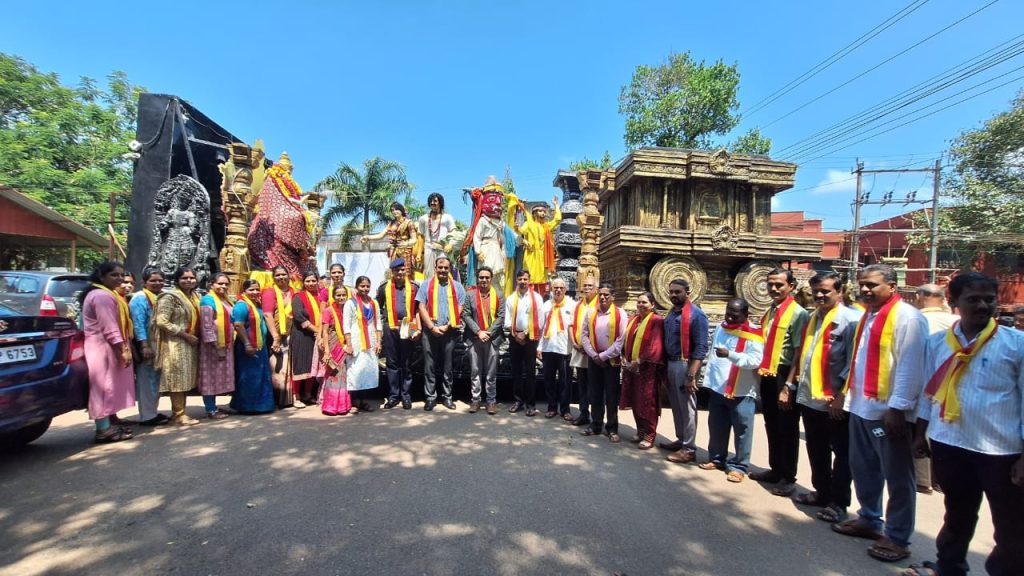 ಕರ್ನಾಟಕ ಸುವರ್ಣ ಸಂಭ್ರಮ ಕನ್ನಡ ಜ್ಯೋತಿ ರಥಯಾತ್ರೆಗೆ ಪುತ್ತೂರಿನಲ್ಲಿ ಭವ್ಯ ಸ್ವಾಗತ ಮತ್ತು ಪುರ ಮೆರವಣಿಗೆ