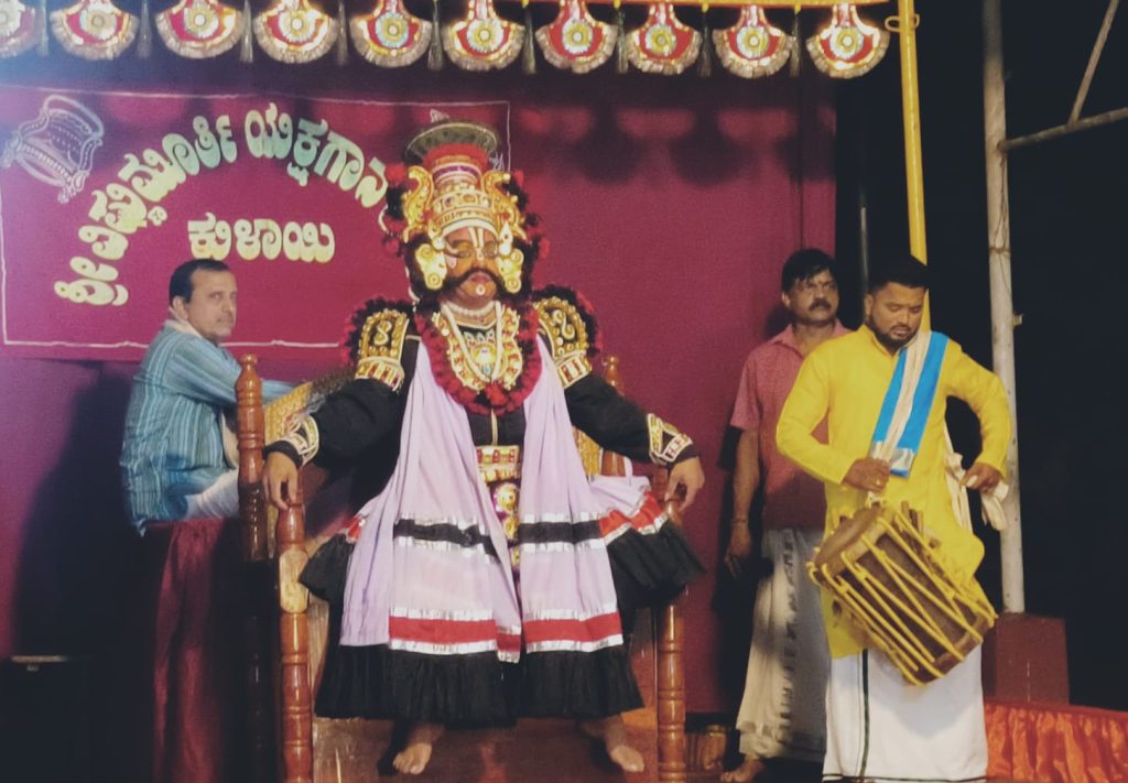 ಸುರತ್ಕಲ್ ಪುರಾತನ ಮಾರಿಯಮ್ಮ ದೇವಸ್ಥಾನದಲ್ಲಿ ‘ರಾಜ ದಂಡಕ’ ಯಕ್ಷಗಾನ ಪ್ರದರ್ಶನ