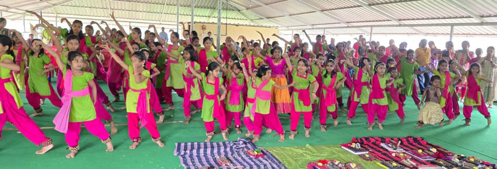 ಪುತ್ತೂರಿನ ನೃತ್ಯೋಪಾಸನಾ ಕಲಾ ಅಕಾಡೆಮಿಯಲ್ಲಿ ನೃತ್ಯಾರ್ಚನೆ