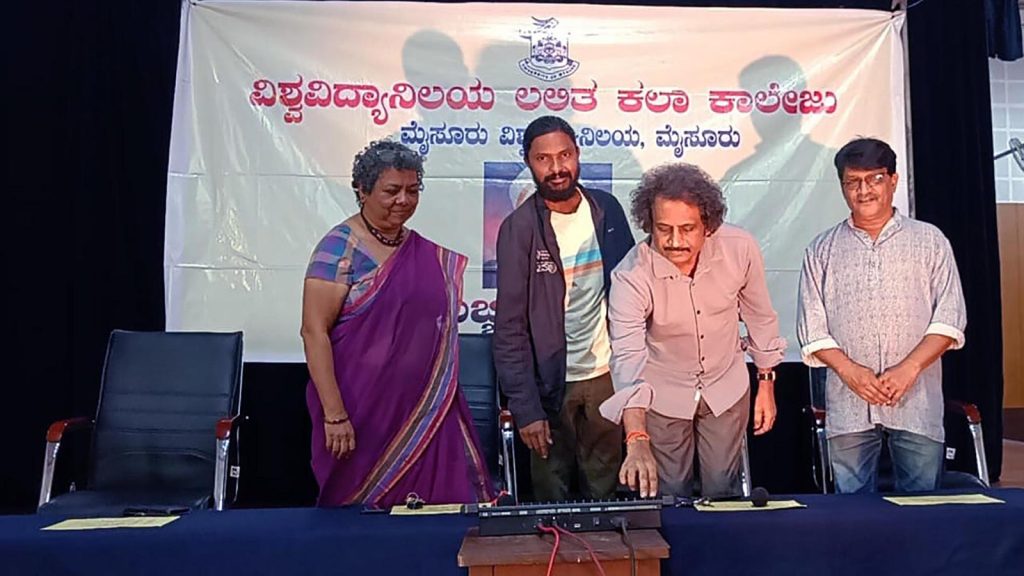 ಮಾನಸಗಂಗೋತ್ರಿಯ ಲಲಿತ ಕಲಾ ಕಾಲೇಜಿನಲ್ಲಿ ‘ರಂಗಬೆಳಕು’ ಕುರಿತ ಪ್ರಾತ್ಯಕ್ಷಿಕೆ ಕಾರ್ಯಕ್ರಮ