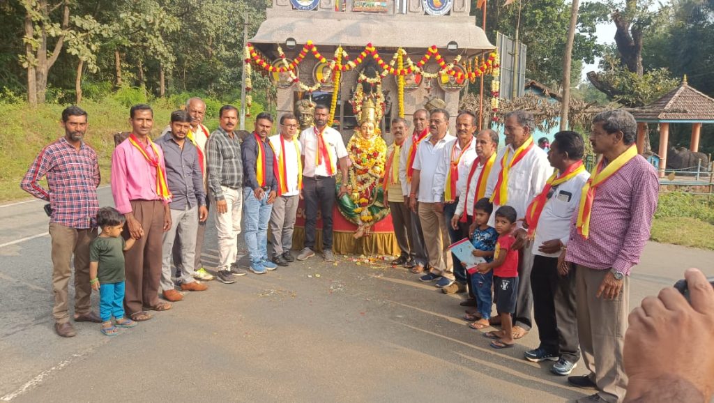 ಸೋಮವಾರಪೇಟೆ ತಾಲೂಕು ಕ.ಸಾ.ಪ.ದಿಂದ ಜ್ಯೋತಿ ರಥ ಯಾತ್ರೆಗೆ ಅದ್ದೂರಿ ಸ್ವಾಗತ