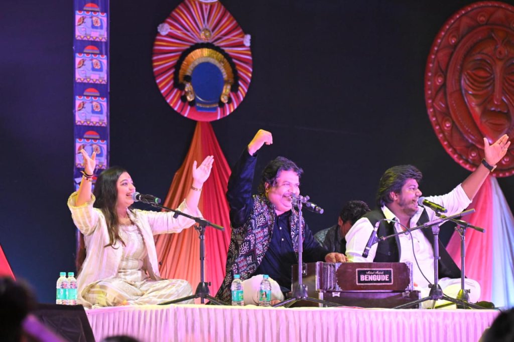 ಗೋಧೂಳಿಯಲ್ಲಿ ಗಜಲ್ – ಭಜನ್ ಸುಧೆ ಹರಿಸಿದ ಒಸ್ಮಾನ್ ಮೀರ್ ಹಾಗೂ ಅಮೀರ್ ಮೀರ್