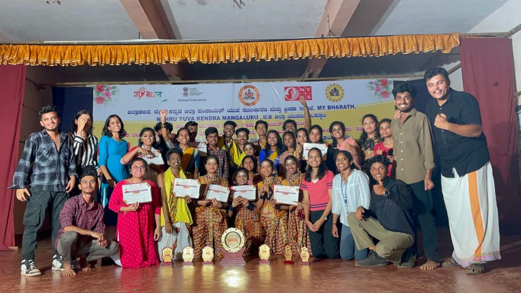 ಆಳ್ವಾಸ್ ಎಂಜಿನಿಯರಿಂಗ್ ಕಾಲೇಜಿಗೆ ಯುವಜನೋತ್ಸವದಲ್ಲಿ ಹಲವು ಪ್ರಶಸ್ತಿ