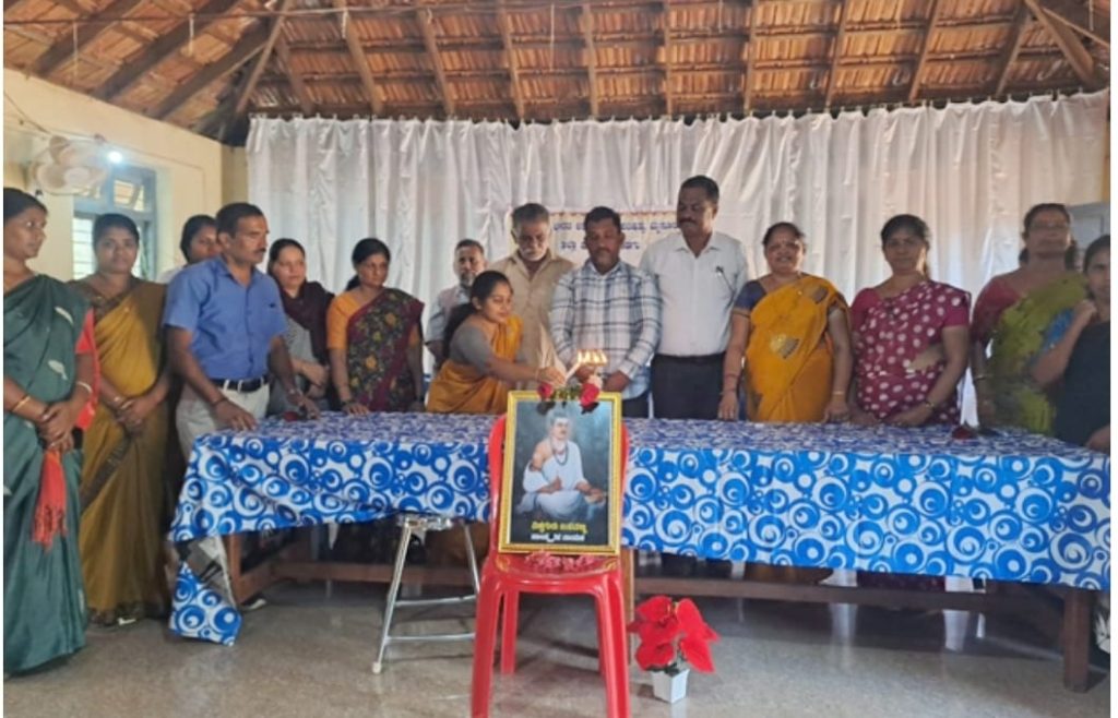 ನೆಲ್ಲಿಹುದಿಕೇರಿಯ ಕರ್ನಾಟಕ ಪಬ್ಲಿಕ್ ಶಾಲೆಯಲ್ಲಿ ‘ವಚನ ಗಾಯನ’ ಕಾರ್ಯಕ್ರಮ