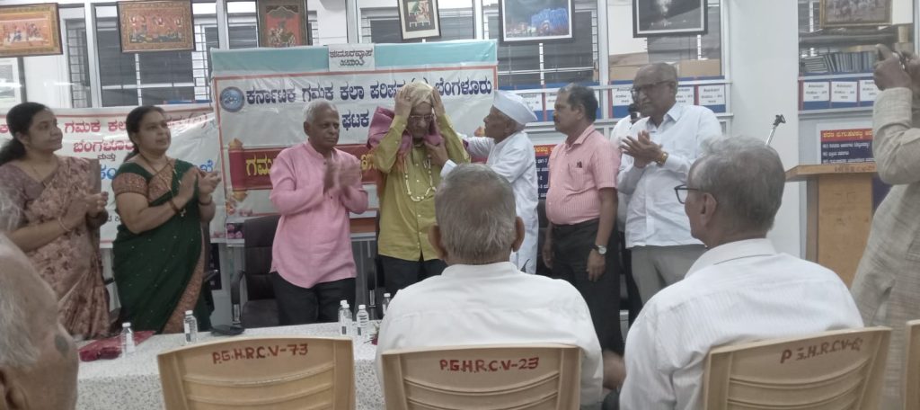 ವಿಜಯಪುರದಲ್ಲಿ ಪ್ರೇಕ್ಷಕರನ್ನು ಮಂತ್ರ ಮುಗ್ಧರನ್ನಾಗಿ ಮಾಡಿದ ‘ಗಮಕ ವಾಚನ – ವ್ಯಾಖ್ಯಾನ’