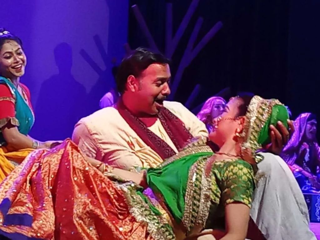 ನಾಟಕ ವಿಮರ್ಶೆ | ಕಣ್ಮನ ಸೆಳೆದ ಎನ್.ಎಸ್.ಡಿ. ನಾಟಕ “ಮಾಯರಿ ಮೈ ಕಾ ಸೇ ಕಹು”