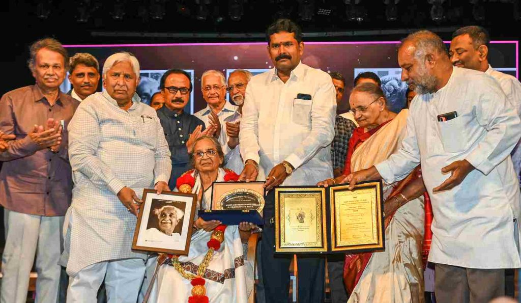 ಹಿಮಾಂಶಿ ಇಂದೂಲಾಲ್ ಶೆಲತ್ ಅವರಿಗೆ ‘ಕುವೆಂಪು ರಾಷ್ಟ್ರೀಯ ಪುರಸ್ಕಾರ’ ಪ್ರದಾನ