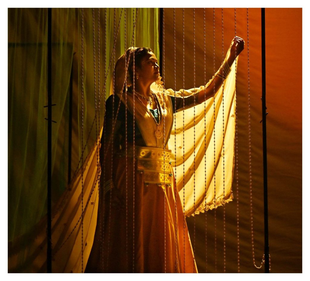 ನಾಟಕ ವಿಮರ್ಶೆ | ಆಧುನಿಕ ಜೀವನದ ಹಲವು ಮಜಲು ತೋರಿಸಿದ ಆಧುನಿಕ ರಂಗಭೂಮಿಯ ‘ಧರ್ಮನಟಿ’