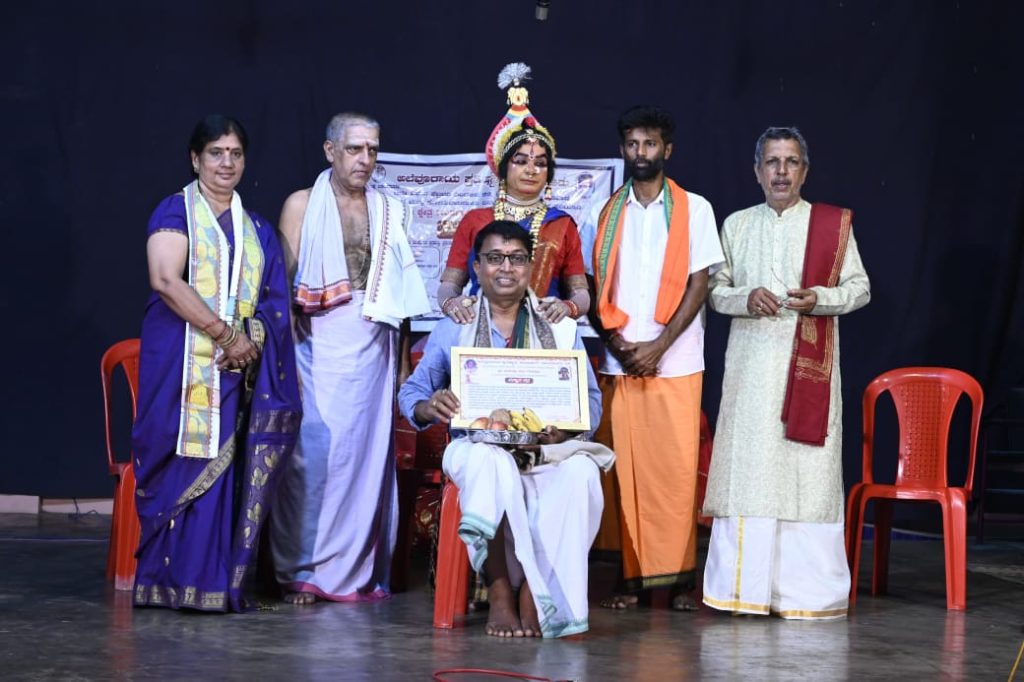 ‘ಯಕ್ಷತ್ರಿವೇಣಿ’ ಕಾರ್ಯಕ್ರಮದಲ್ಲಿ ಸುರೇಂದ್ರ ಮಲ್ಲಿ ಗುರುಪುರ ಇವರಿಗೆ ಸನ್ಮಾನ