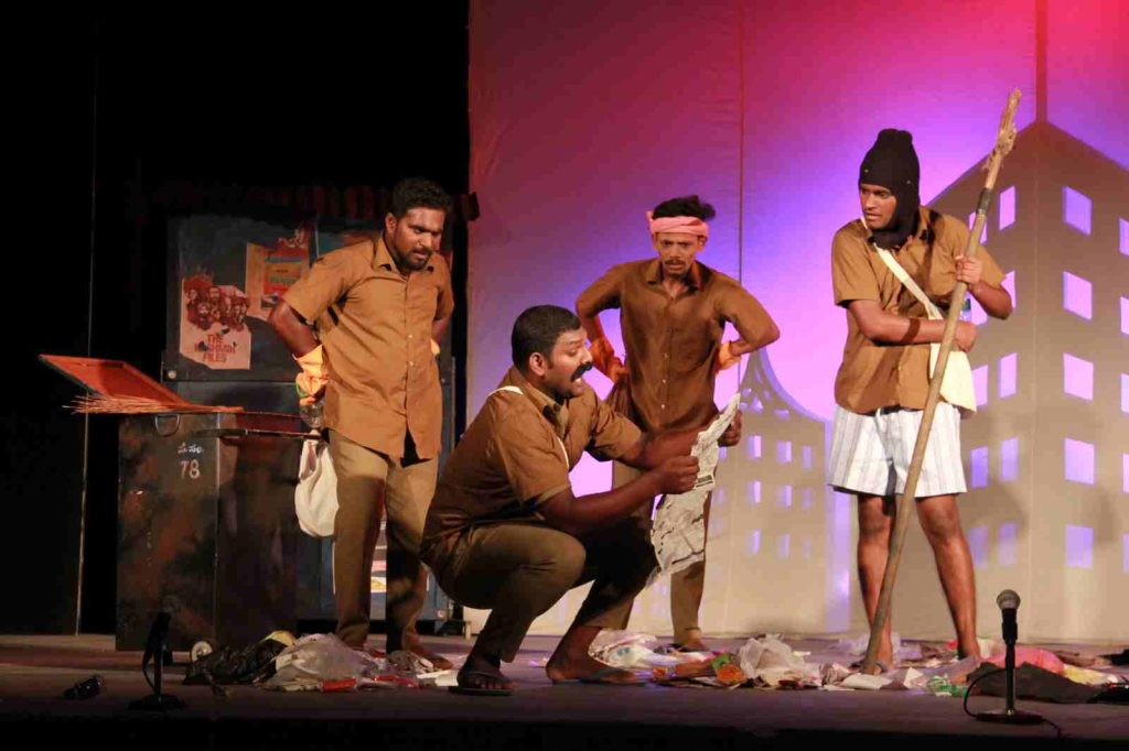 ನಾಟಕ ವಿಮರ್ಶೆ – ಬೆತ್ತಲಾಟ – ಅರ್ಥಪೂರ್ಣ ಅಸಾಂಗತ್ಯ