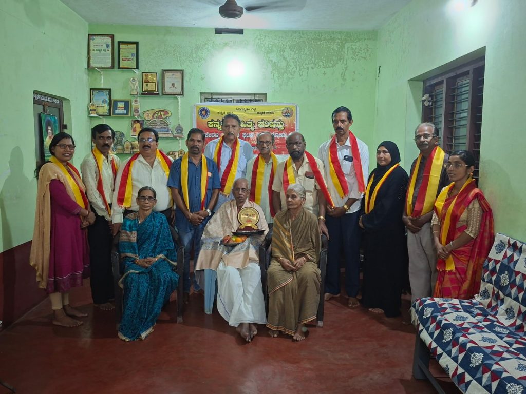 ಕ.ಸಾ.ಪ. ಕೇರಳ ಗಡಿನಾಡ ಘಟಕದಿಂದ ಸಾಹಿತಿ, ಅಂಕಣಕಾರ ಹರೀಶ ಪೆರ್ಲ ಇವರಿಗೆ ಅಭಿನಂದನೆ