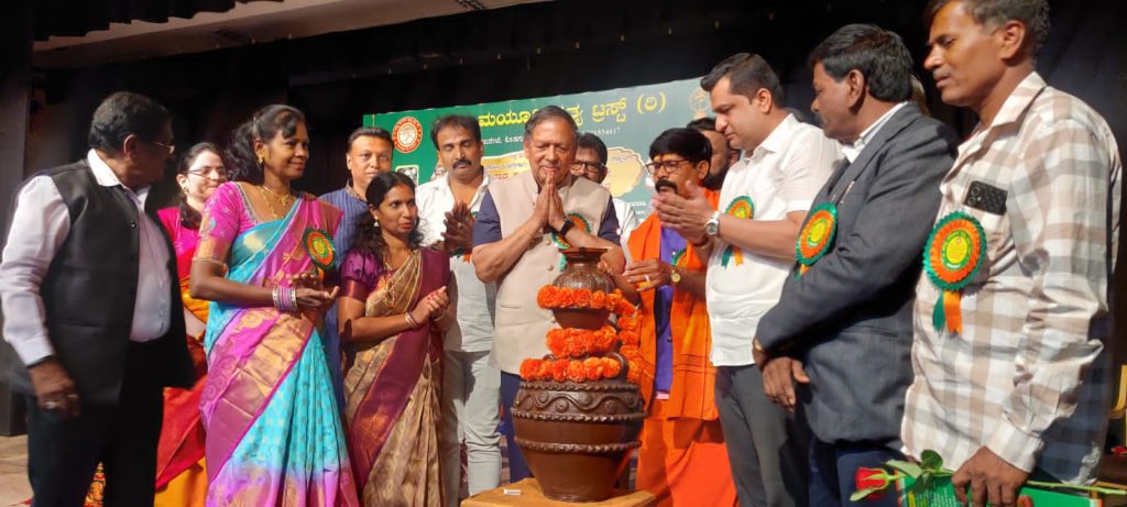 ಬೆಂಗಳೂರಿನ ನಯನ ಸಭಾಂಗಣದಲ್ಲಿ ‘ಕರುನಾಡ ಕಲ್ಪವೃಕ್ಷ ಪ್ರಶಸ್ತಿ’ ಪ್ರದಾನ