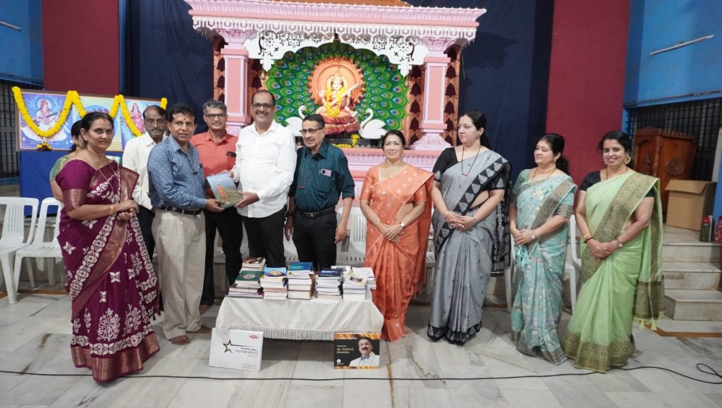 ಶಾರದಾ ವಿದ್ಯಾಲಯದಲ್ಲಿ 100 ಪುಸ್ತಕಗಳ ಹಸ್ತಾಂತರ ಸಮಾರಂಭ