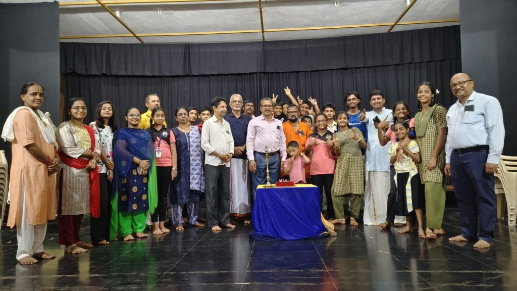 ತೆಕ್ಕಟ್ಟೆಯ ಹಯಗ್ರೀವದಲ್ಲಿ ಕೇಂದ್ರದ ಗುರುಗಳಾದ ಕೃಷ್ಣಯ್ಯ ಆಚಾರ್ ಬಿದ್ಕಲ್ಕಟ್ಟೆ ಇವರಿಗೆ ಅಭಿನಂದನೆ