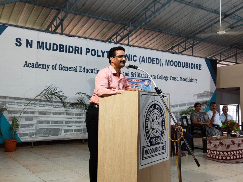 ಎಸ್.ಎನ್.ಎಂ. ಪಾಲಿಟೆಕ್ನಿಕ್ ಕಾಲೇಜು ಸಭಾಂಗಣದಲ್ಲಿ ‘ಕನ್ನಡ ಕಂಪು’ ಕಾರ್ಯಕ್ರಮ