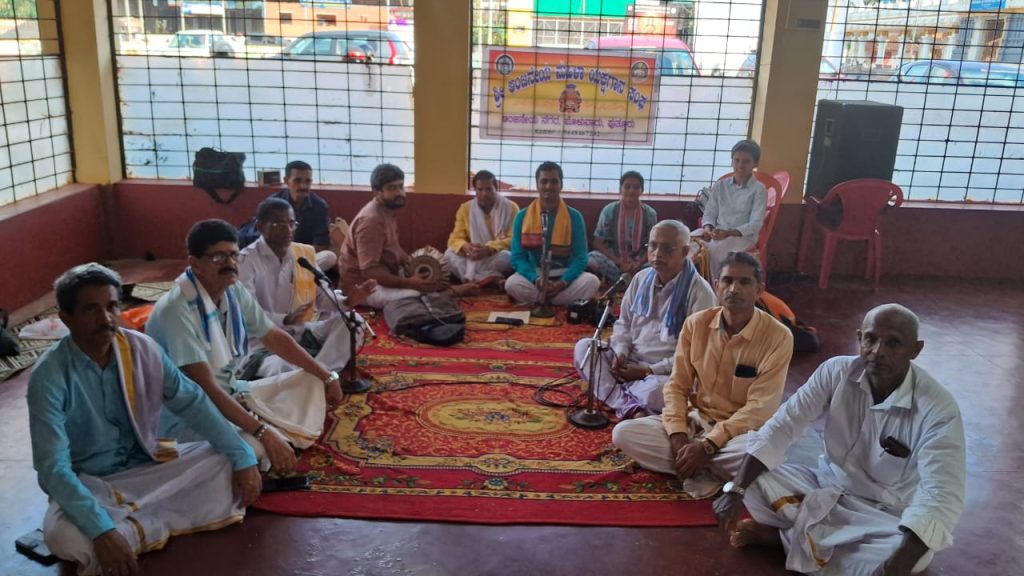 ಪುತ್ತೂರು ಶ್ರೀ ಮಹಾಲಿಂಗೇಶ್ವರ ದೇವಸ್ಥಾನದ ನವಗ್ರಹ ಗುಡಿಯಲ್ಲಿ ತಾಳಮದ್ದಳೆ