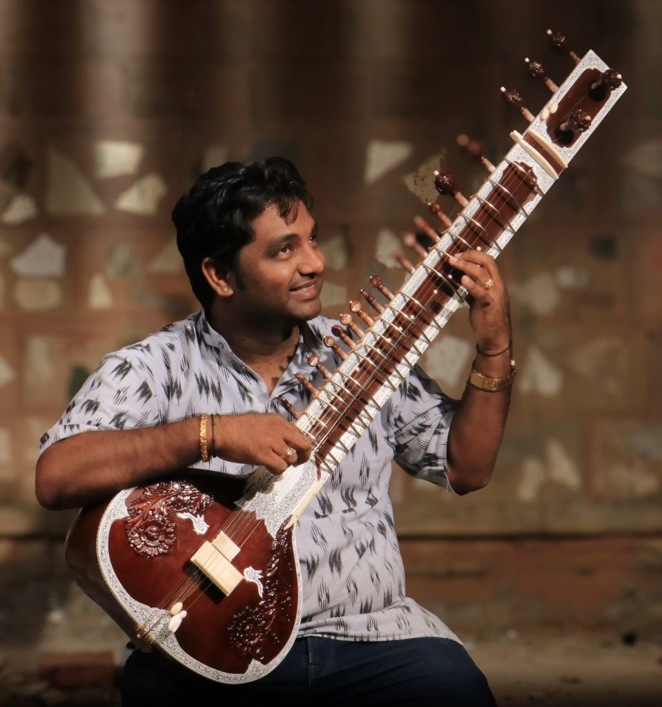 ಮೈಸೂರು ದಸರಾದ ಅರಮನೆ ವೇದಿಕೆಯಲ್ಲಿ ಡಾ. ಮೊಹಸಿನ್ ಖಾನರ ಸಿತಾರ್ ಝೇಂಕಾರ