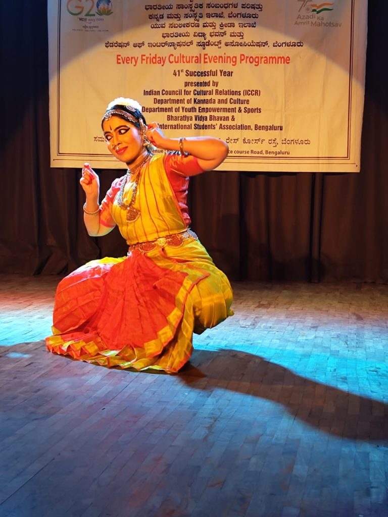 ನೃತ್ಯ ವಿಮರ್ಶೆ | ಕಲಾವಿದೆ ರಮ್ಯಳ ವರ್ಣರಂಜಿತ ನೃತ್ಯ ರಮ್ಯತೆ