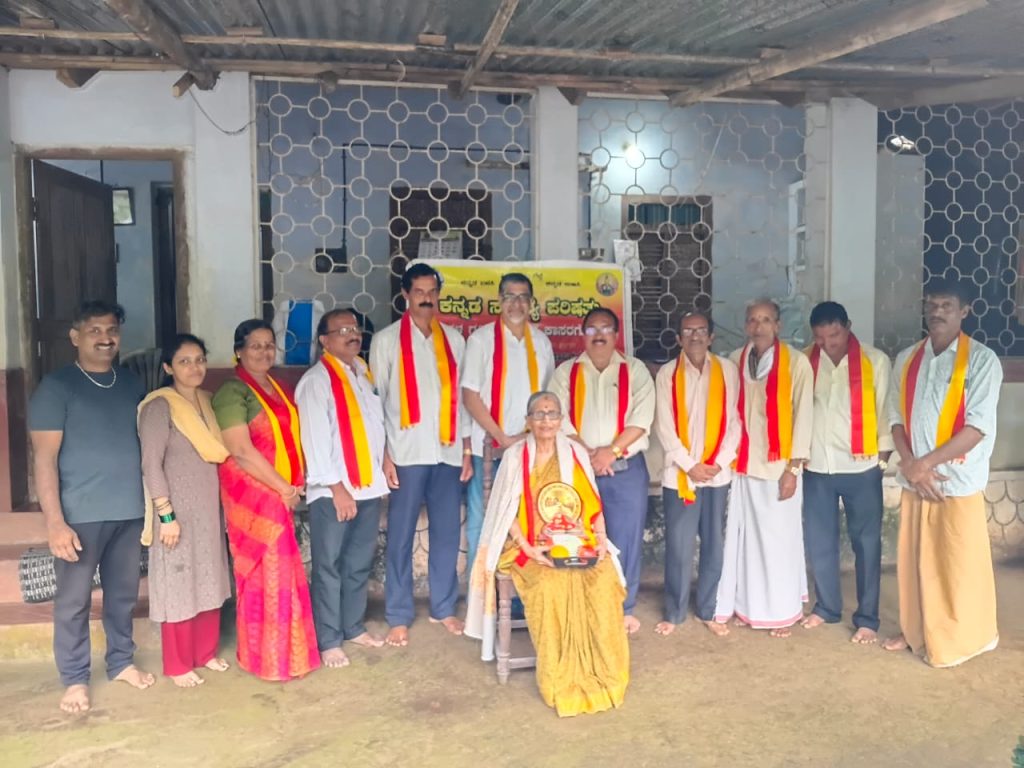 ಹಿರಿಯ ಸಾಹಿತಿ ಸತ್ಯವತಿ ಭಟ್ ಕೊಳಚಪ್ಪು ಇವರಿಗೆ ಕ.ಸಾ.ಪ.ದಿಂದ ಅಭಿನಂದನೆ