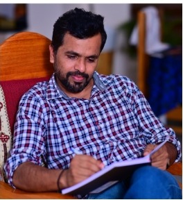 ‘ಬಾಳ ಹಾದಿಯಲಿ ಬೆಳ್ಳಿಚುಕ್ಕಿ’ ಕಾದಂಬರಿಗೆ ಕೊವೆಂಟ್ರಿ ಅವಾರ್ಡ್