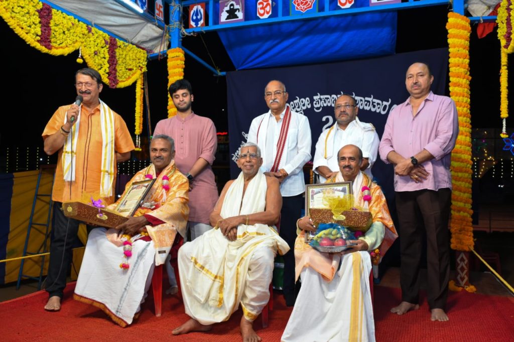 ಭಾಗವತ ಬಲಿಪ ಮತ್ತು ಹಿರಿಯ ವೇಷಧಾರಿ ಕುಲಾಲ್ ಇವರಿಗೆ ಪೂಲ ವಿಠ್ಠಲ ಶೆಟ್ಟಿ ಪ್ರಶಸ್ತಿ