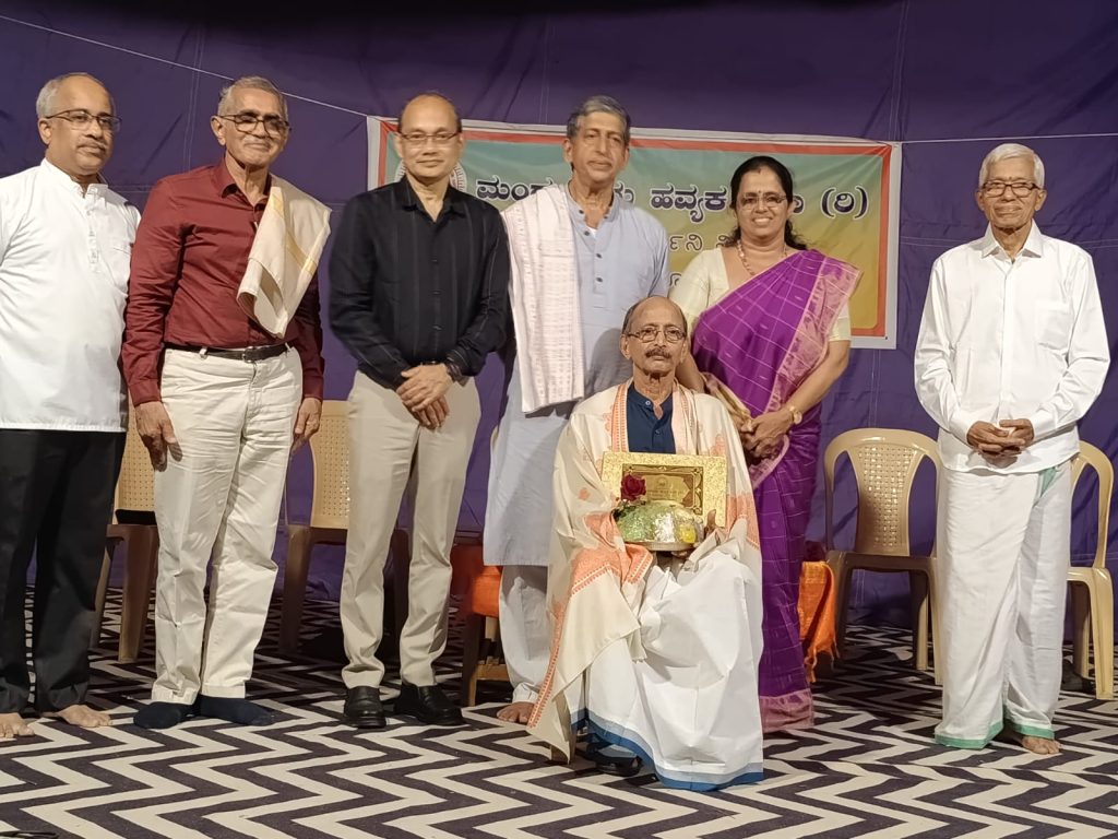 ಡಾ. ವಸಂತಕುಮಾರ ಪೆರ್ಲ ಇವರಿಗೆ ಹವ್ಯಕ ಸಭಾದಿಂದ ಸನ್ಮಾನ